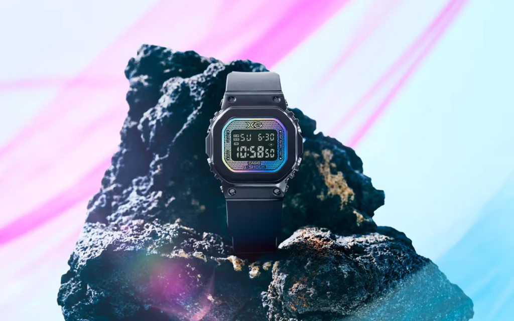 Casio представила две модели G-Shock серии XG с радужным напылением на стекле casio gm s5600xg 1