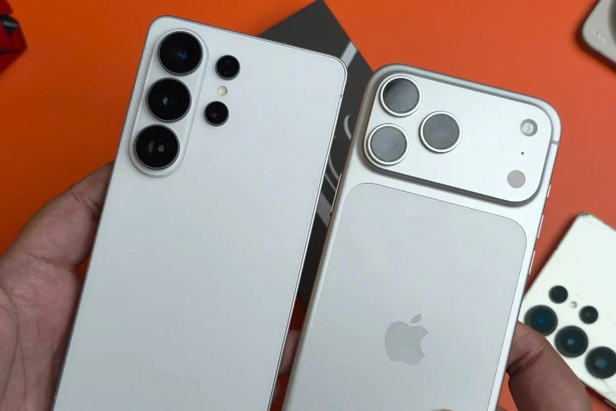 Samsung обошла Apple в американском рейтинге удовлетворенности клиентов samsung galaxy s26 ultra vs iphone 17 pro max in real life