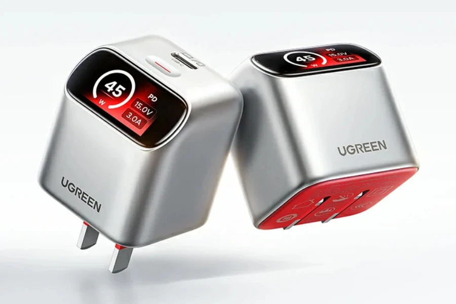 Ugreen выпустила портативное GaN-зарядное устройство с угловым дисплеем и красным акцентом на основании ugreen 45w usb c gan charger launch specs price